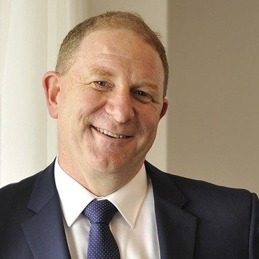 Médecin utilisant la solution MedicalTV pour informer ses patients